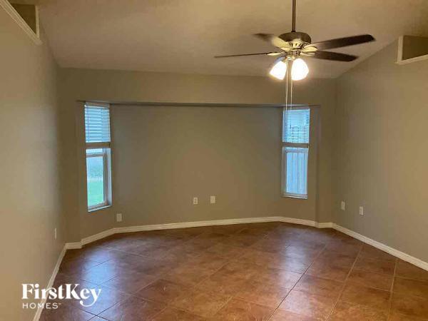 Foto del edificio - 23316 Painter Ave