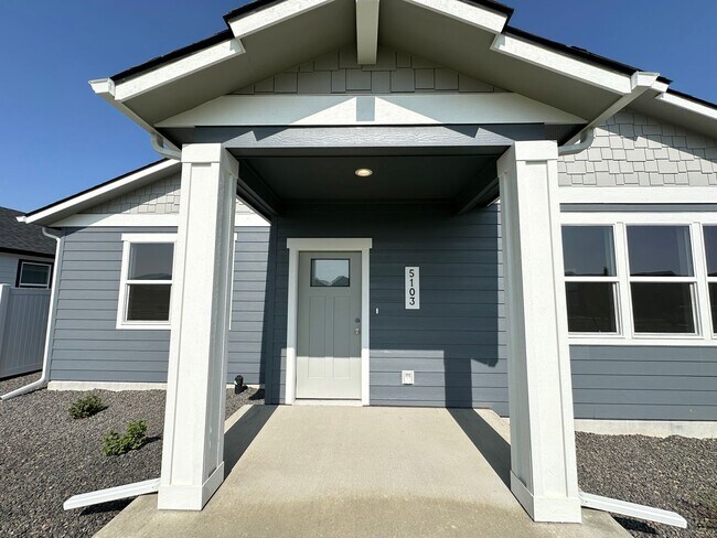 Building Photo - Brand New Foxtail Rancher