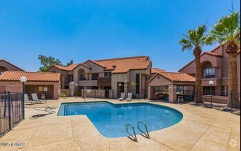Building Photo - 700 E Mesquite Cir