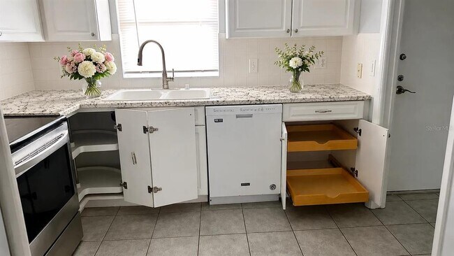 Foto del edificio - 4575 Cove Cir