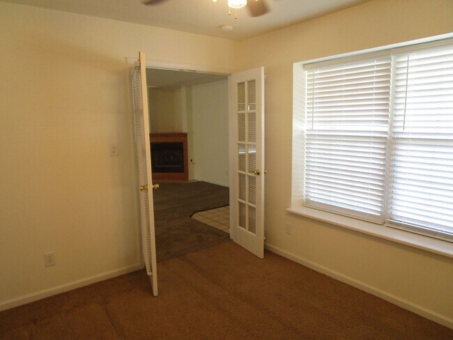 Building Photo - 1704-1706-1706 Juniper Dr