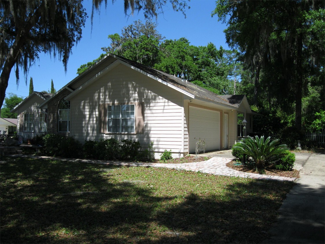 Primary Photo - 120 River Rd