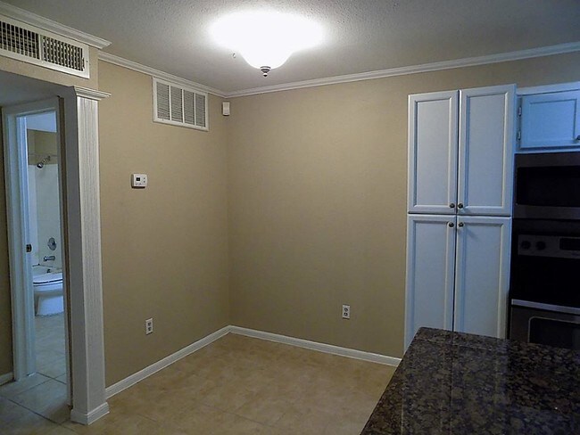 Building Photo - 3770 Lovers Wood Ln