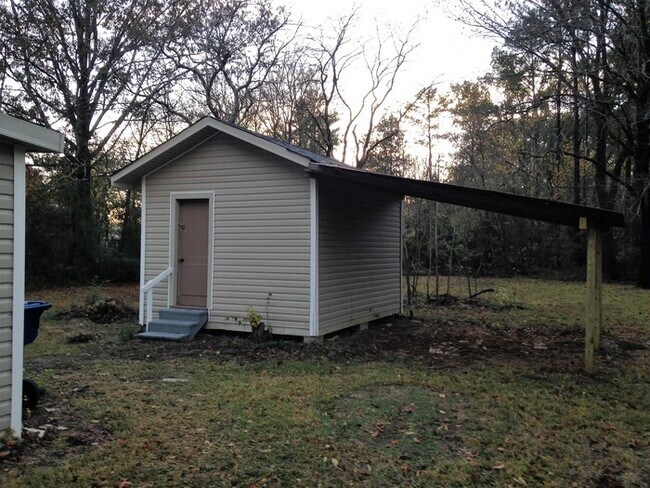 Building Photo - **CHARMING 2/1 BENTON HOME**