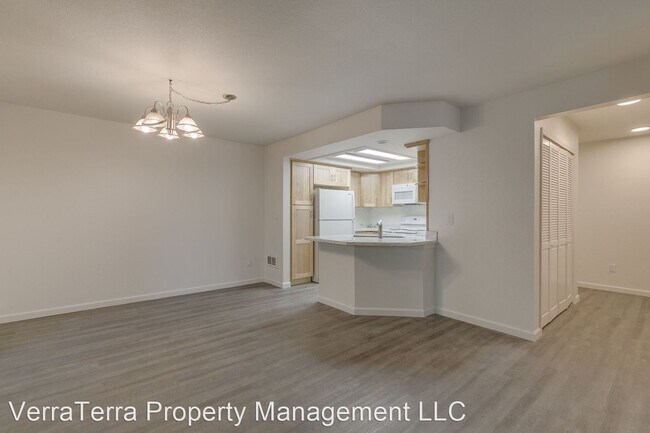 Building Photo - 2 br, 2 bath House - 1260 Bellevue Way NE #C3
