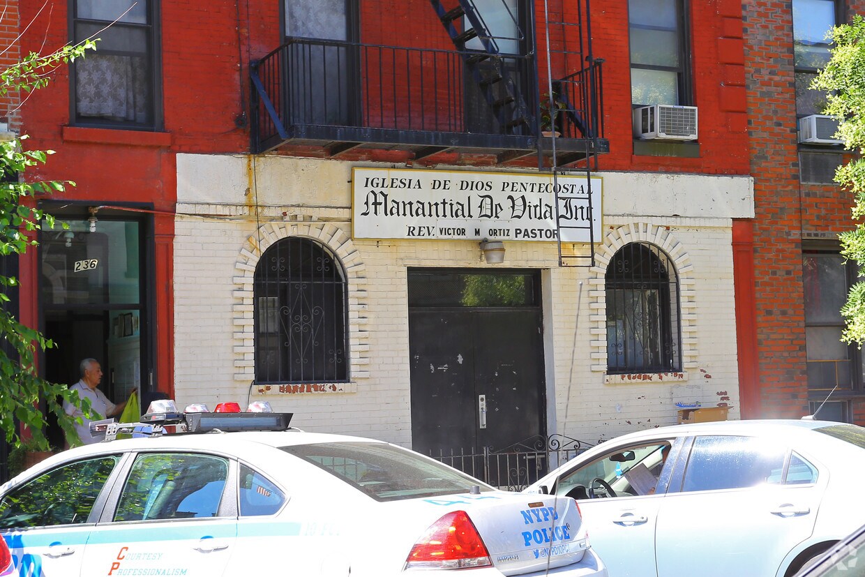 Building Photo - 236 W 20th St