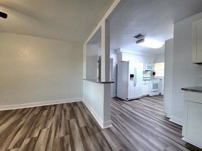 Foto del edificio - 2603 Bass Lake Blvd