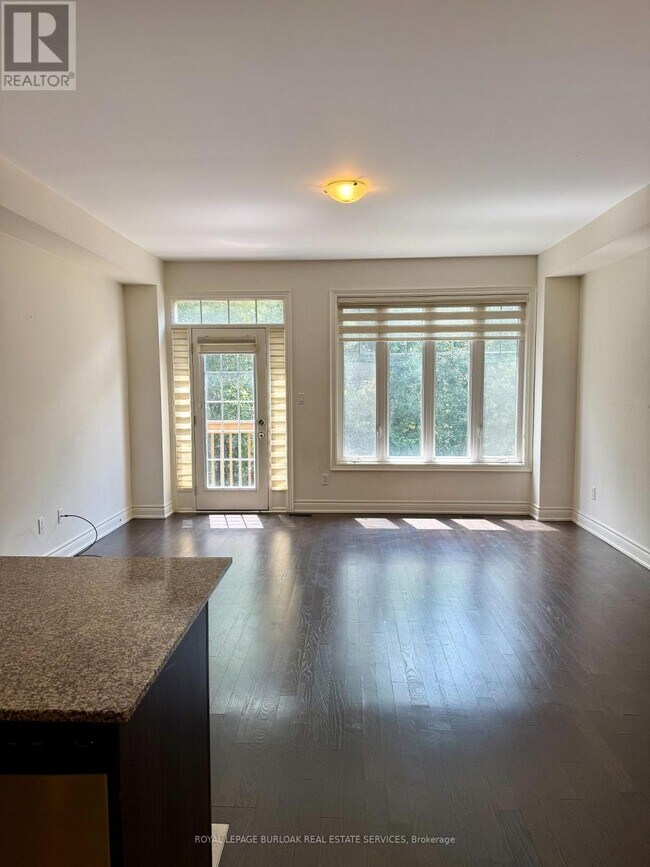 Building Photo - 80 Lady Evelyn Cres