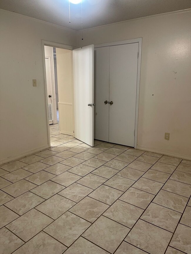 Foto del edificio - 1133/1135 Sybil Dr