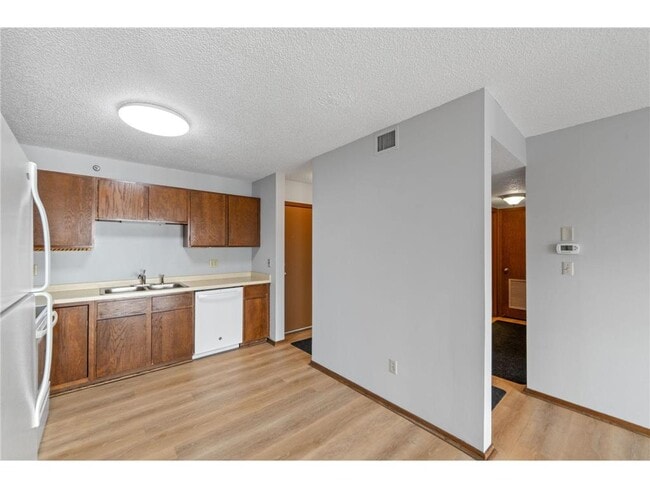 Foto del edificio - 121 Washington Ave S