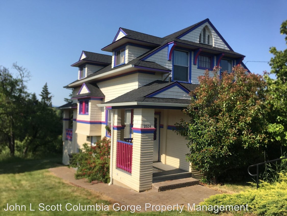 Primary Photo - 4 br, 1 bath House - 2604 Wy' East Rd.