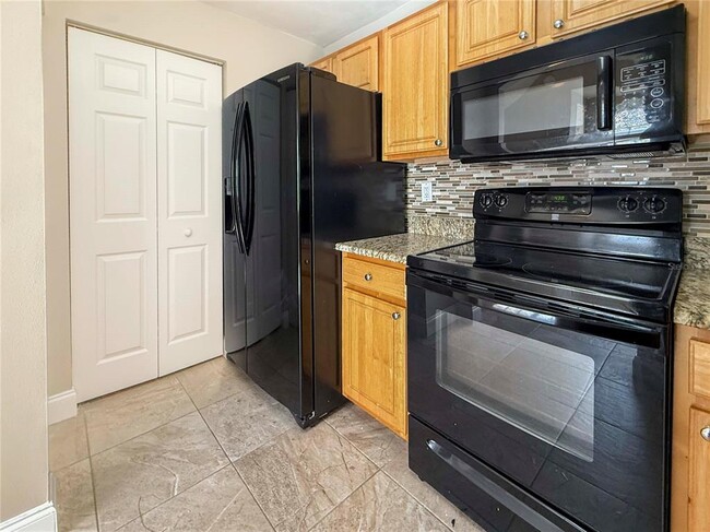 Building Photo - 5701 Bentgrass Dr