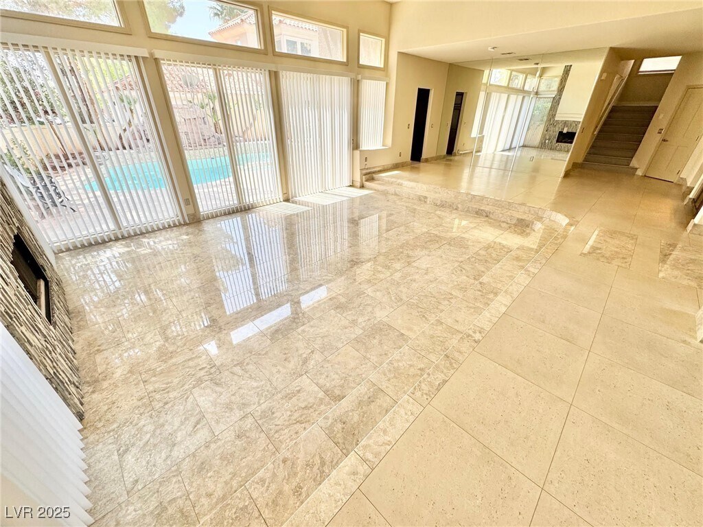 Foto principal - 8753 Rainbow Ridge Dr
