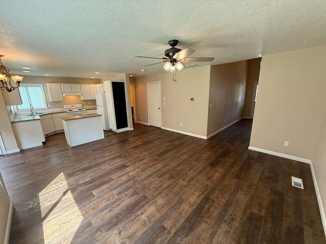 Building Photo - 3911 Pringle Creek Ct SE