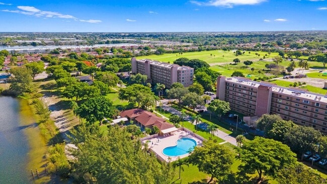 Foto del edificio - 4570 NW 18th Ave