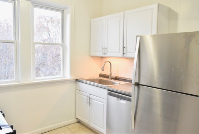 Building Photo - 6651 Berthold Ave