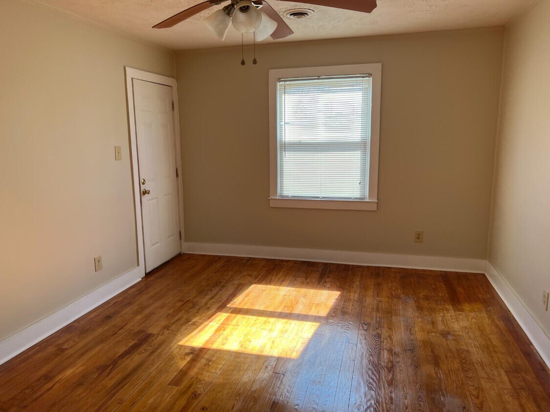Foto principal - 513 E 14th St