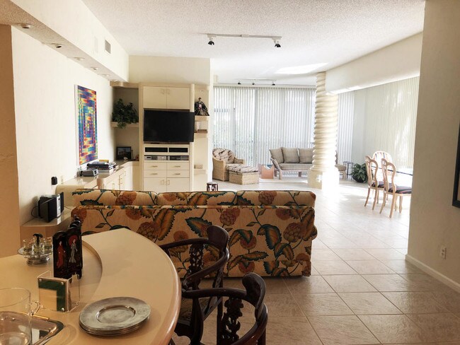 Building Photo - 5125 Lake Catalina Dr
