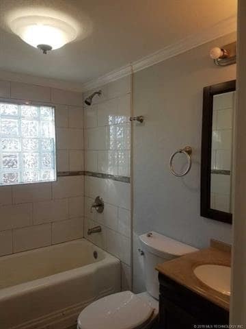 Building Photo - Stunning Remodeled 2 bed 1 bath duplex loc...