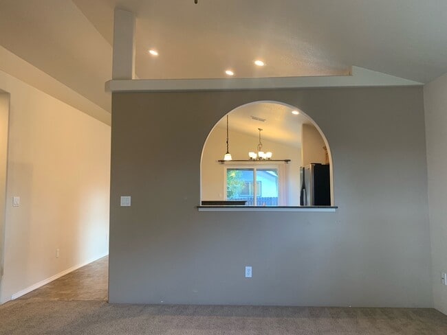 Building Photo - 1443 SW Sturgeon Ct