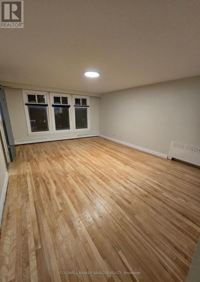 Photo du bâtiment - 33 Coupal St