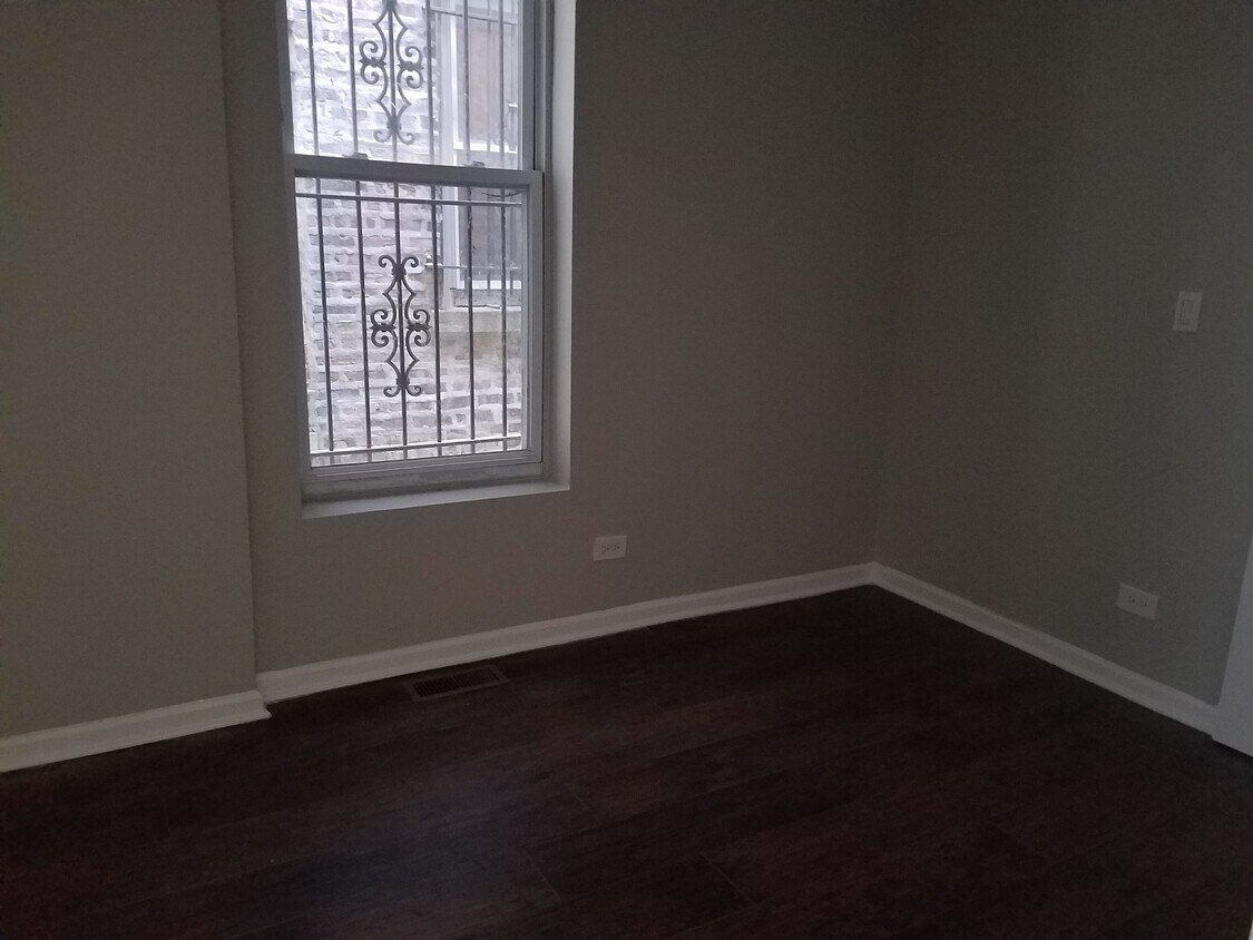 Bedroom - 6620 S Saint Lawrence Ave