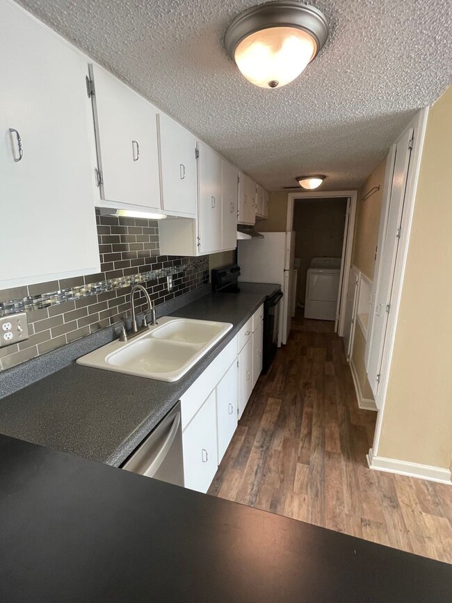 Building Photo - 3BD/2BA Condo located on the Germantown/Me...