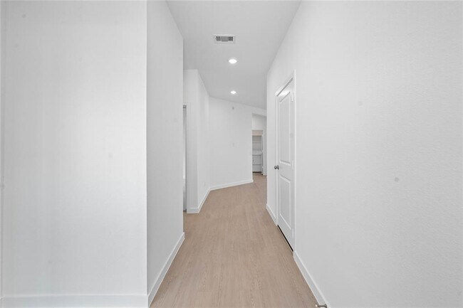 Foto del edificio - 16618 Golden Harvest Dr