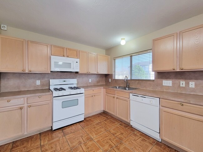 Foto del edificio - 19803 Falcon Hill Ct