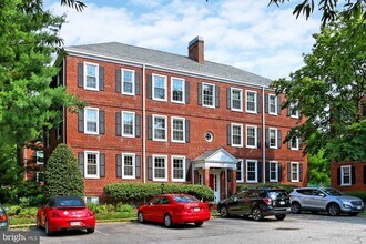 Building Photo - 3043 S Columbus St