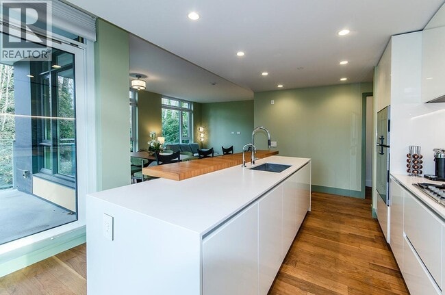 Building Photo - 7428 Alberta St