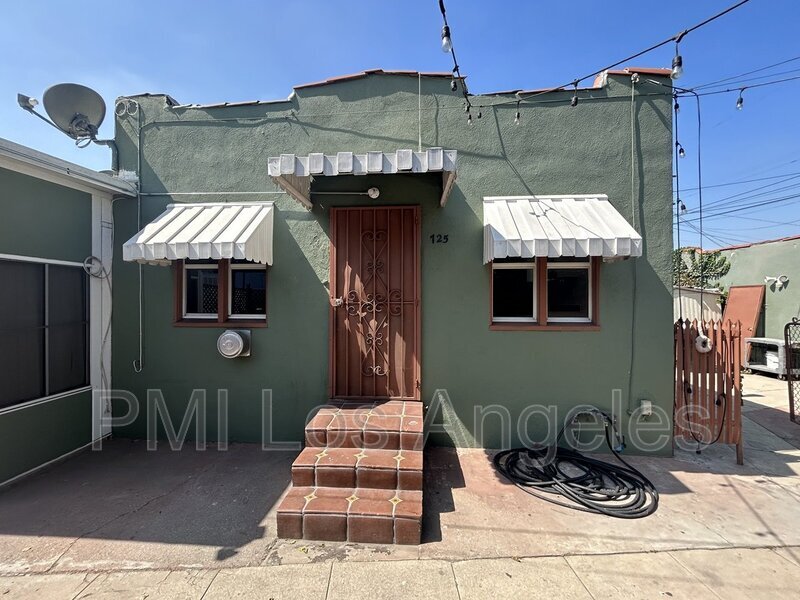 Foto principal - 725 E 81st St