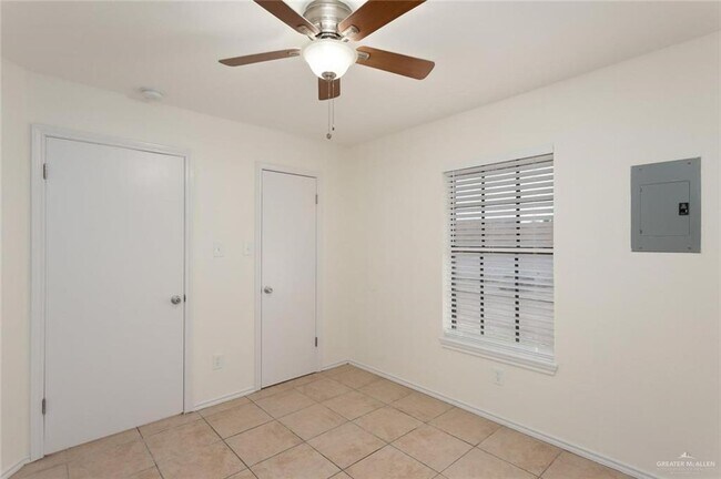 Foto del edificio - 9 Tulip Ave