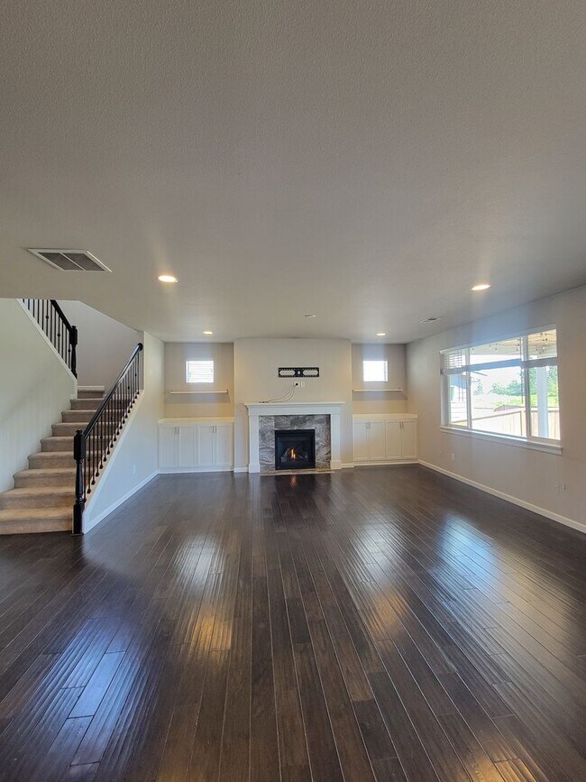 Foto del edificio - Elegant 4 Bedroom Home In Auburn