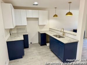 Building Photo - 701 Burr Oak Ln