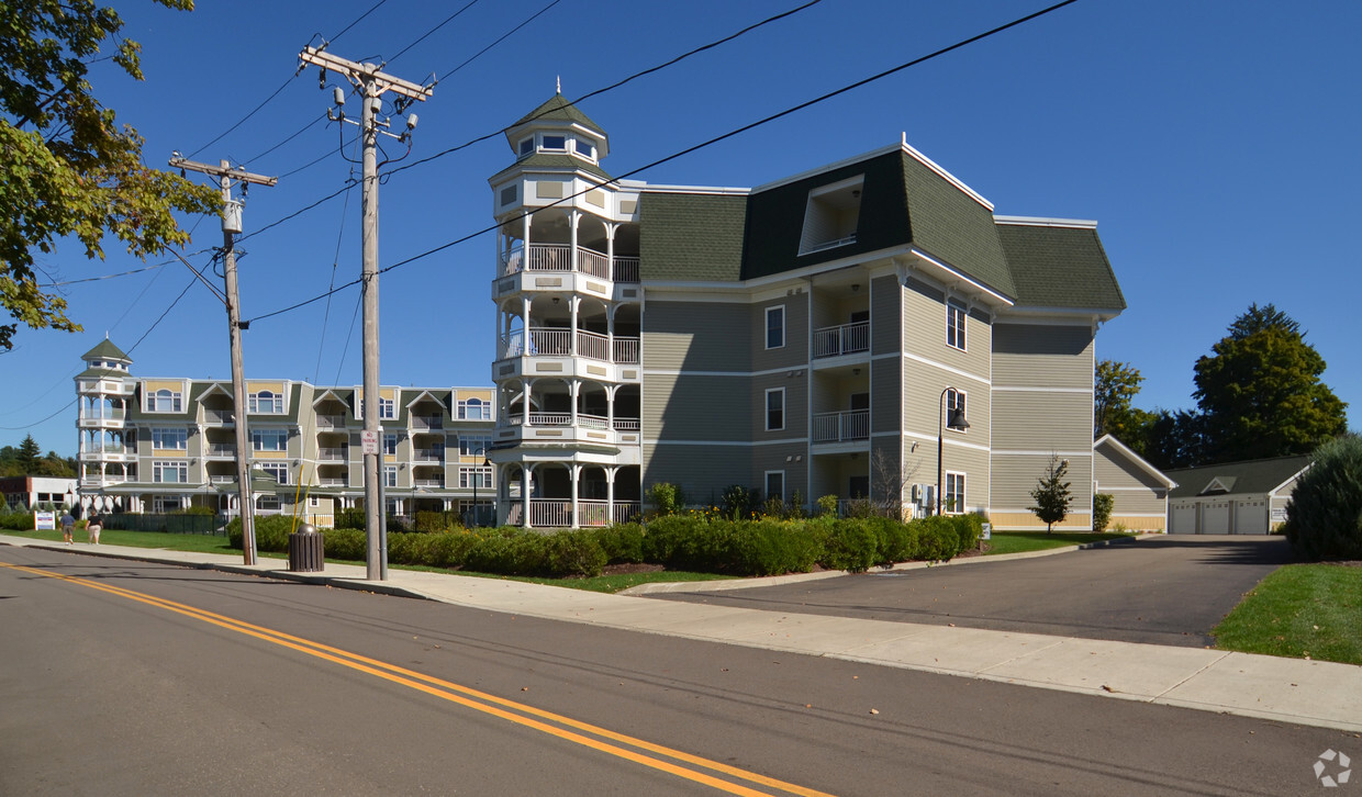 Building Photo - Bemus Bay Condominiums