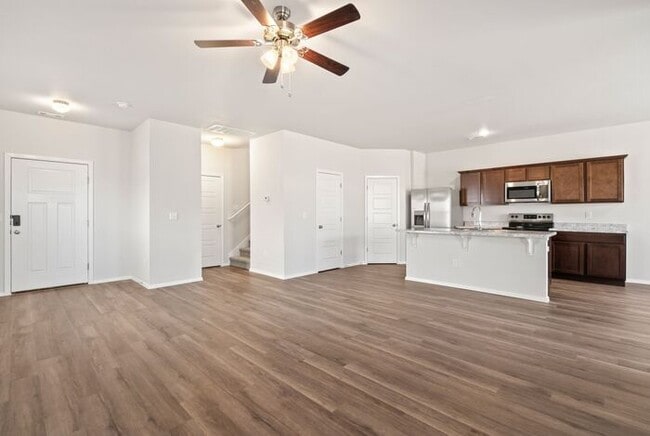 Building Photo - Celebrate the 4th of July! Get a FREE Blackstone Grill if You Sign by July 15 | 3 Bed, 2.5 Bath H...