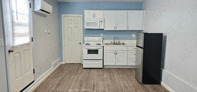 Building Photo - Studio available