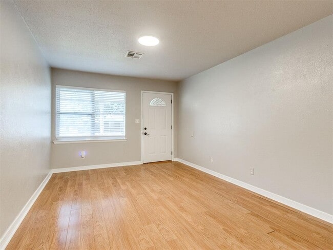 Building Photo - 1617 Avondale Dr