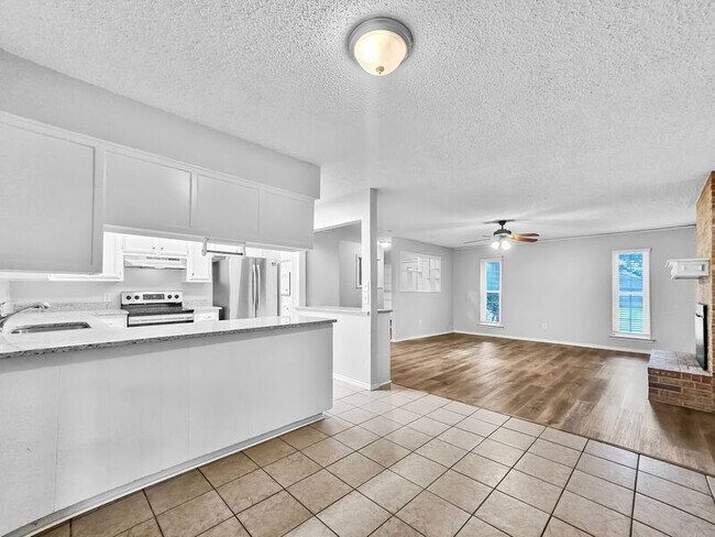 Foto del edificio - 1012 Woodridge Dr