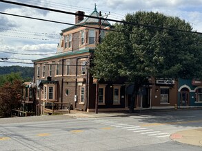 Building Photo - 751 Main St
