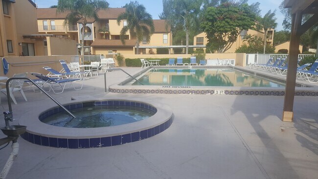Foto del edificio - 15770 Windward Way Cir