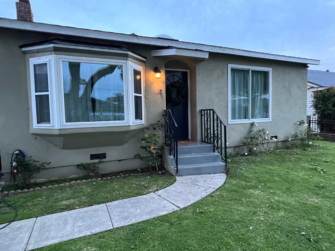 Foto principal - 3419 Atwater Ave