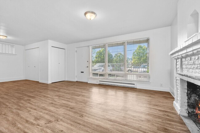 Building Photo - 16AVE 16th Ave Apartments