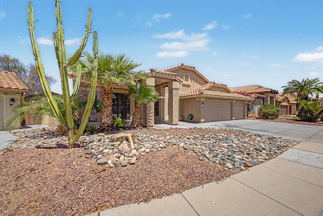 Building Photo - 3103 N Meadow Ln