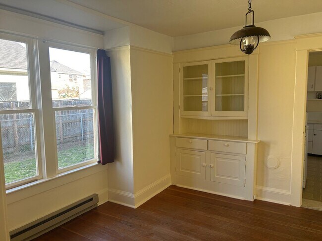 Foto del edificio - Charming Southeast home with large yard!!