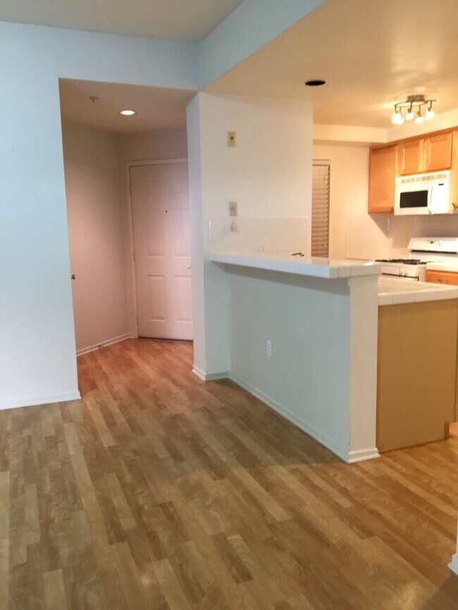 280 Caldecott Ln Unit 119, Oakland, CA 94618 Condo for Rent in Oakland, CA