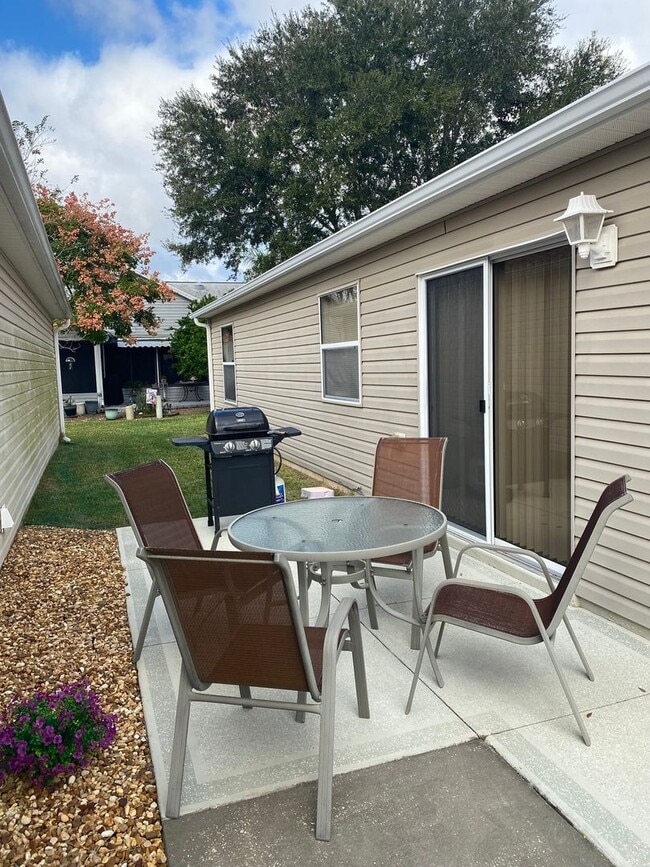 Building Photo - Warm and Inviting ANNUAL or SEASONAL 2 + 2 Turnkey Patio Villa in The Village of Mallory