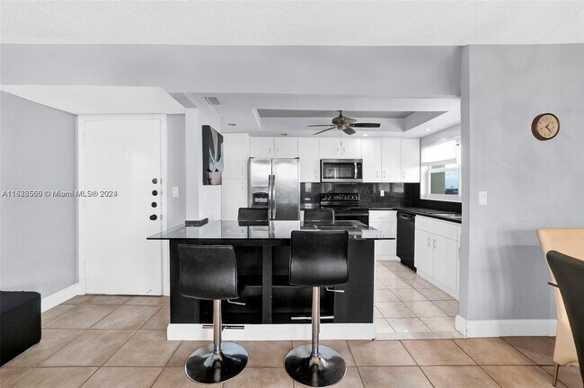 Building Photo - 1817 S Ocean Dr