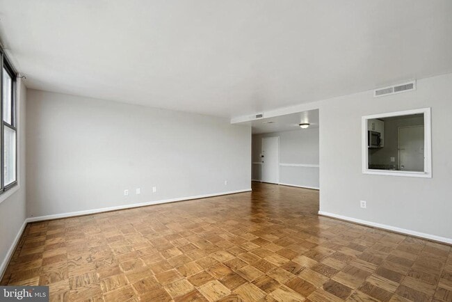Foto del edificio - 4600 Duke St